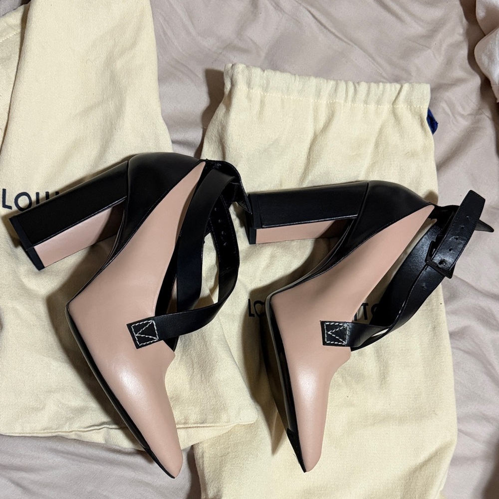 Louis Vuitton Black and Cream Heels